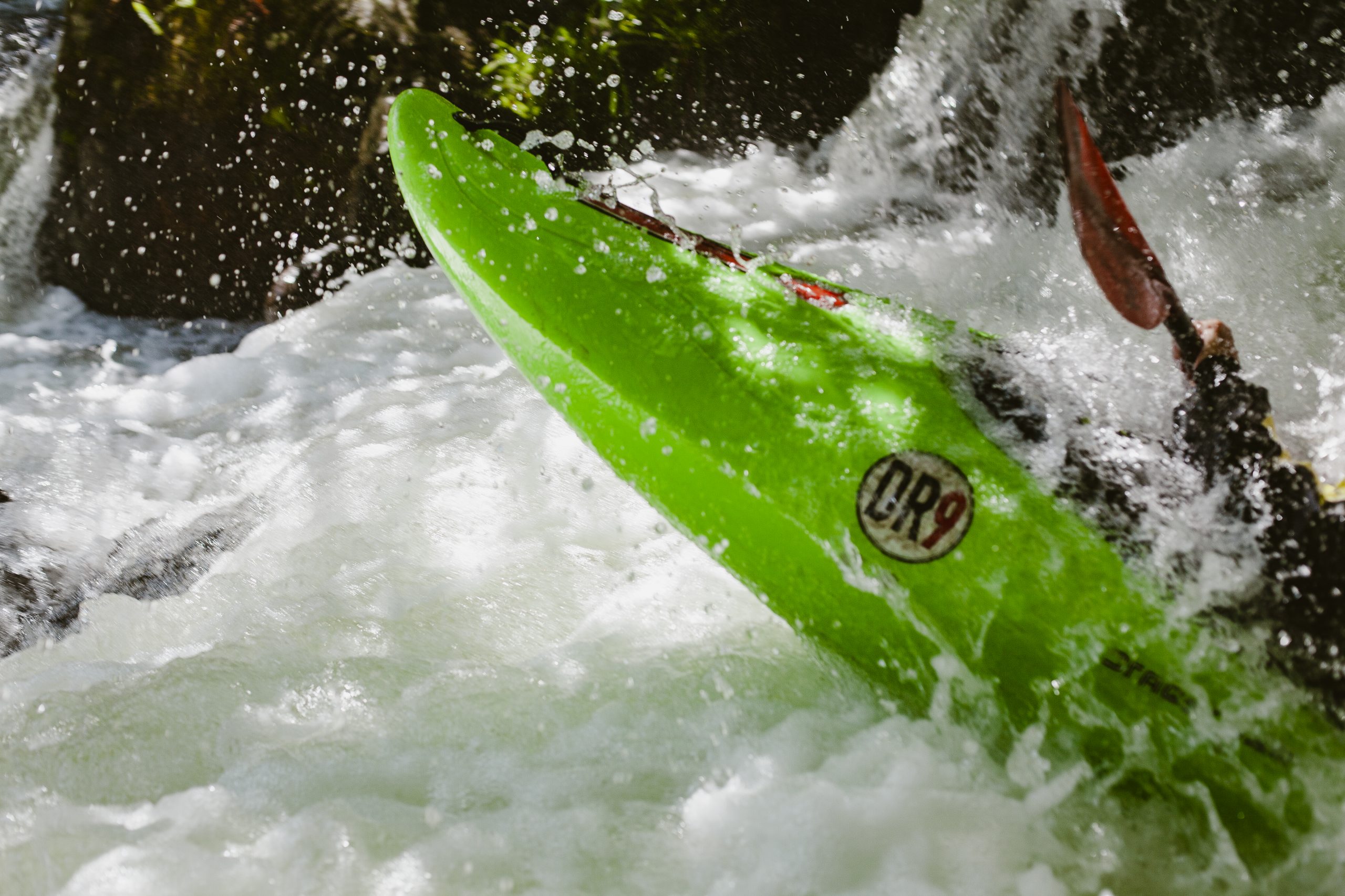 Saliendo de Las fuentes. Río Piqueras. Descenso en piragua. XX competición de Kayak extremo. 24 de julio de 2022.
© Juan San Sebastián. Todos los derechos reservados.